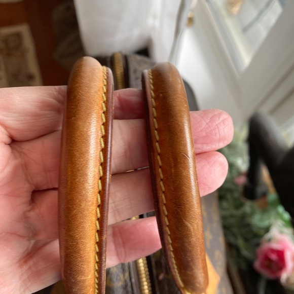 Louis Vuitton Speedy Handbag - Picture 4 of 16